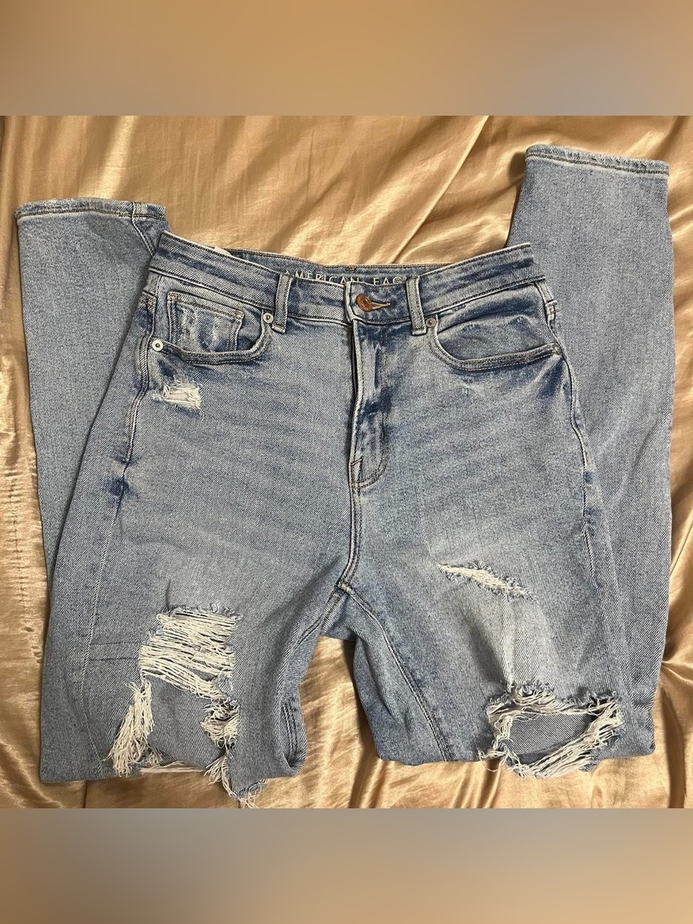 ੈ✩‧₊˚ american eagle light blue denim high waisted distressed mom jeans